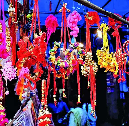 Raksha Bandhan fervour grips city, mkts bustling with activity