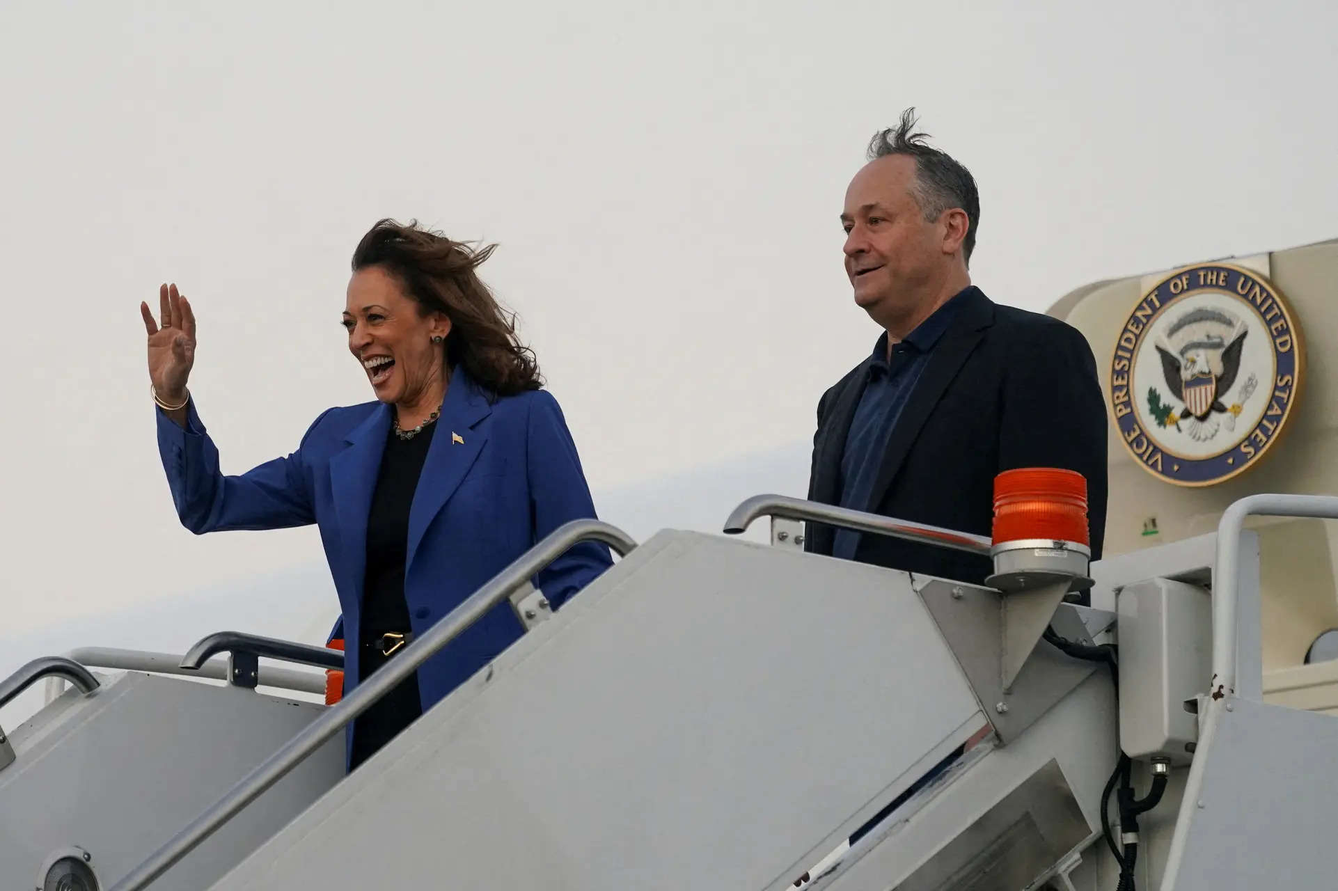 Harris arrives in Chicago to star at Democratic convention