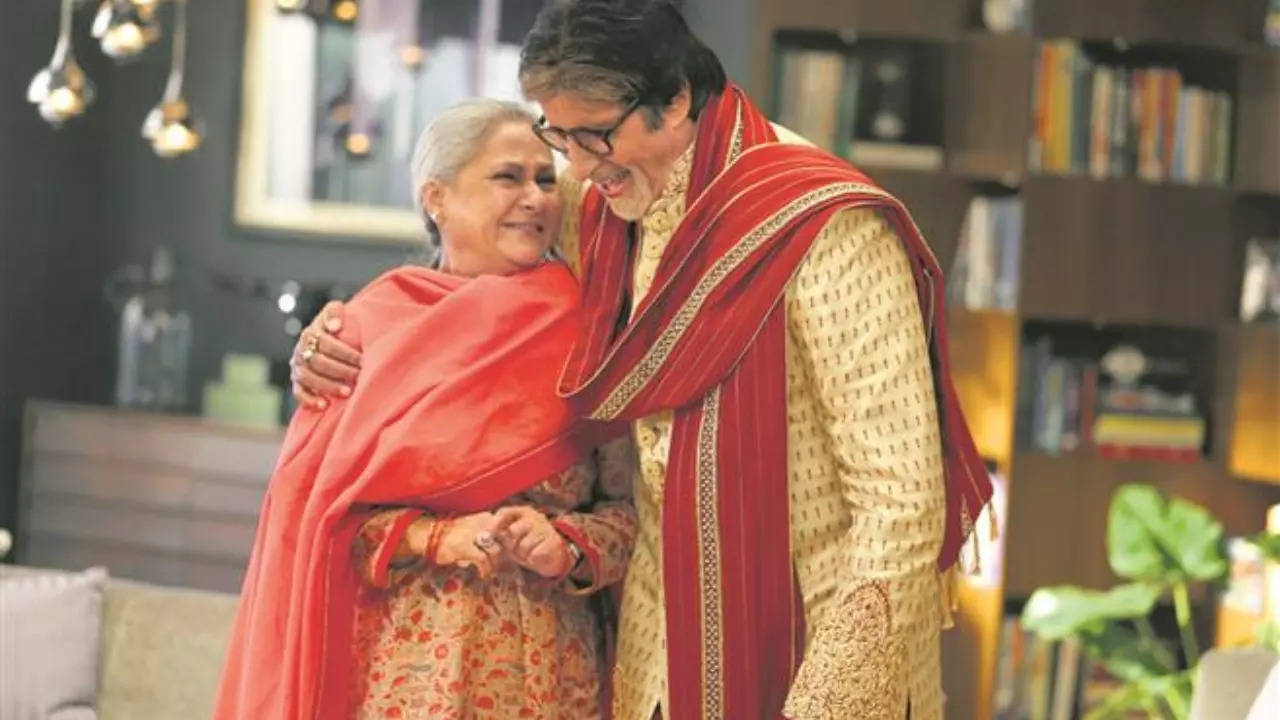 Jaya Bachchan turns teary as she opens up about Salim-Javed split'; Amitabh Bachchan admits he felt "very sad" | Hindi Movie News Filmymeet