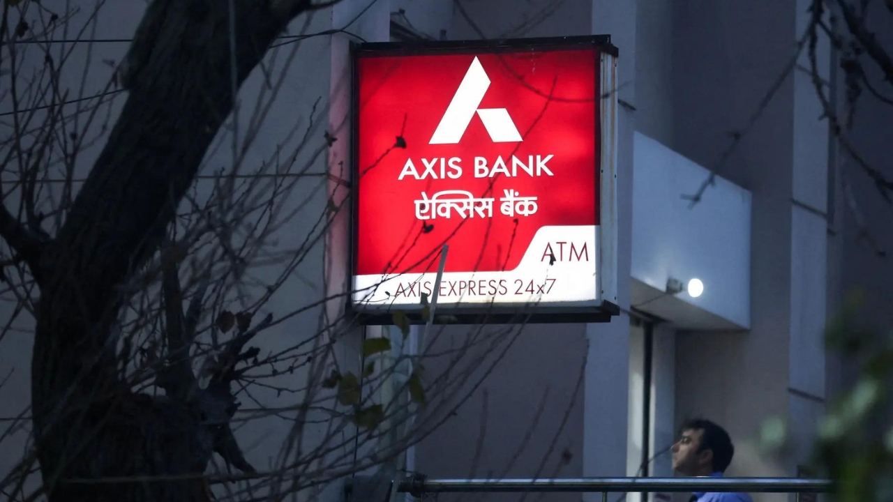 Axis pips ICICI in card machine business