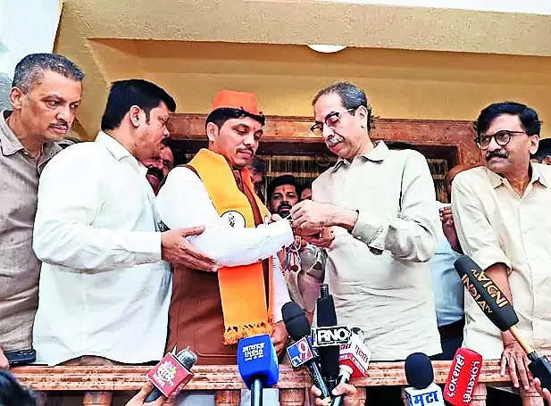 BJP ex-corporator in PCMC Ravi Landge joins Sena UBT