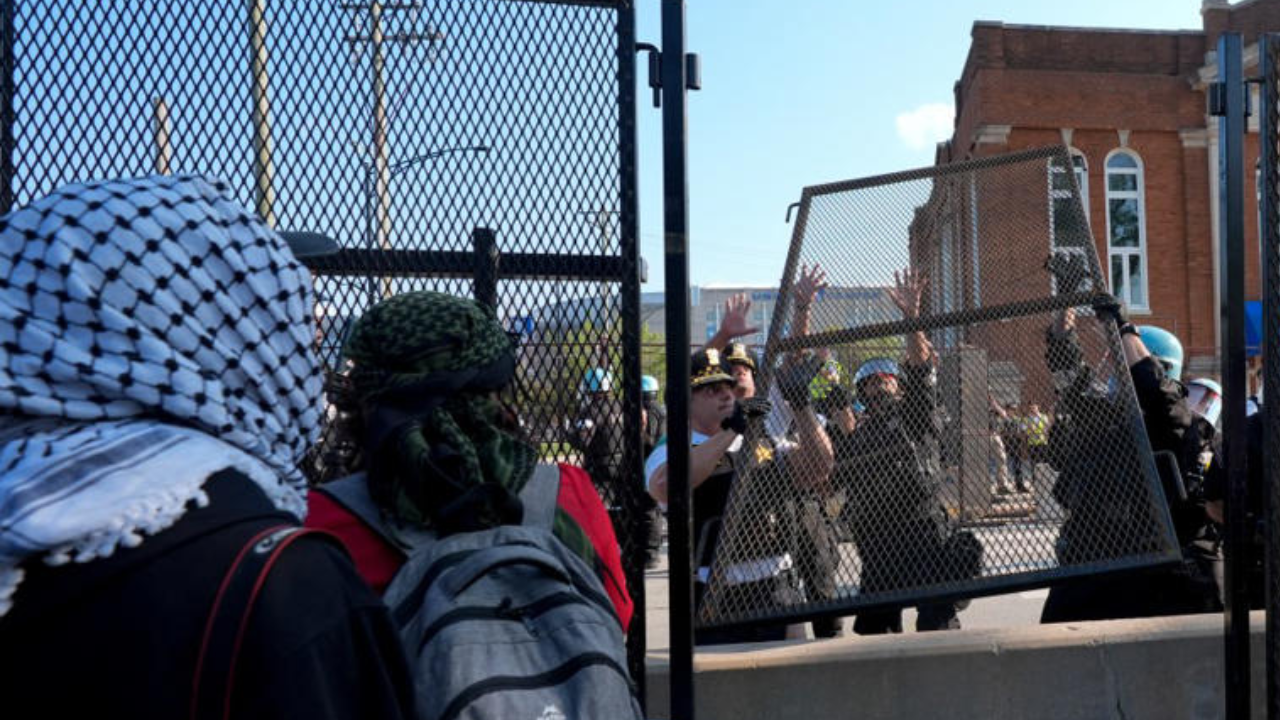 Chicago bolsters security, installs additional fencing at DNC after protest breach