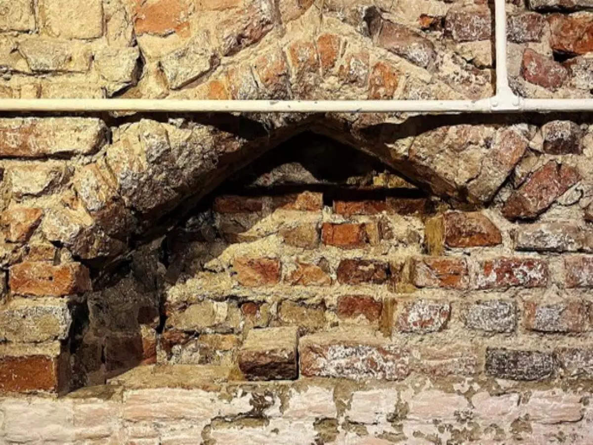 600-year old doorway to Shakespeare’s dressing room discovered in Norfolk!