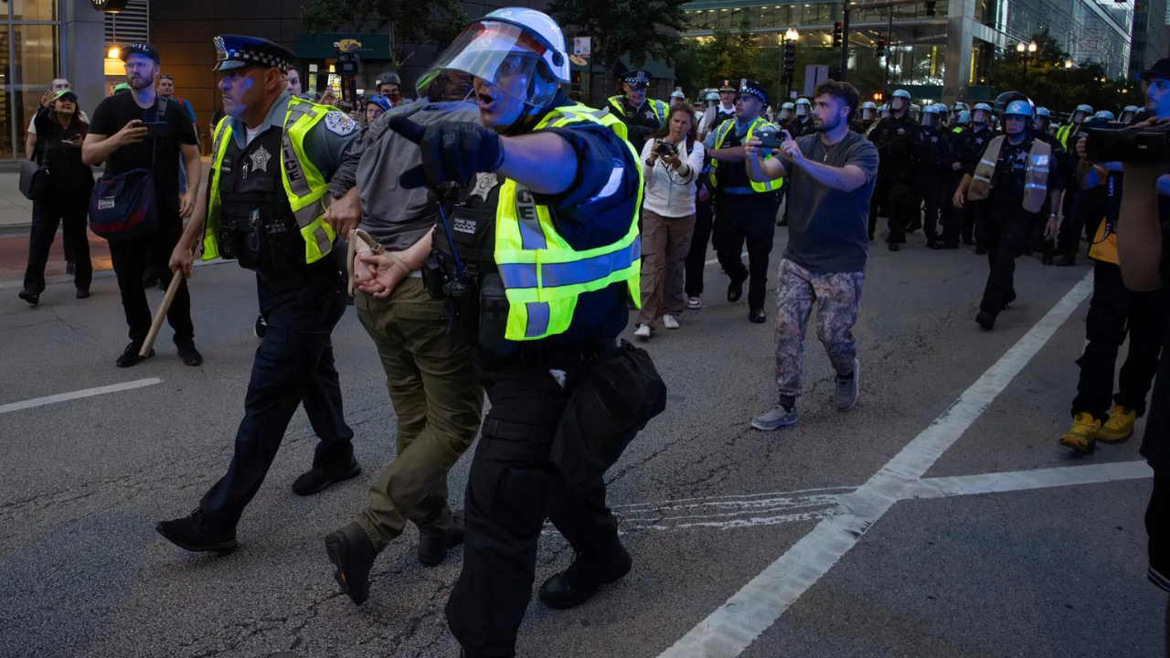 DNC Day 3: Over 1,000 protesters gather in Chicago, police presence strong amid rising clashes