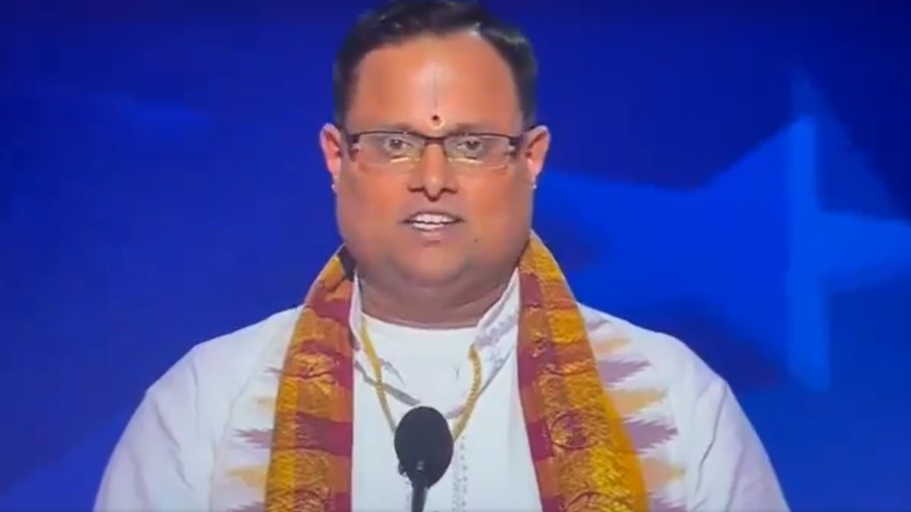 Who is Pandit Rakesh Bhatt? Hindu priest who opened DNC Day 3 with vedic prayer