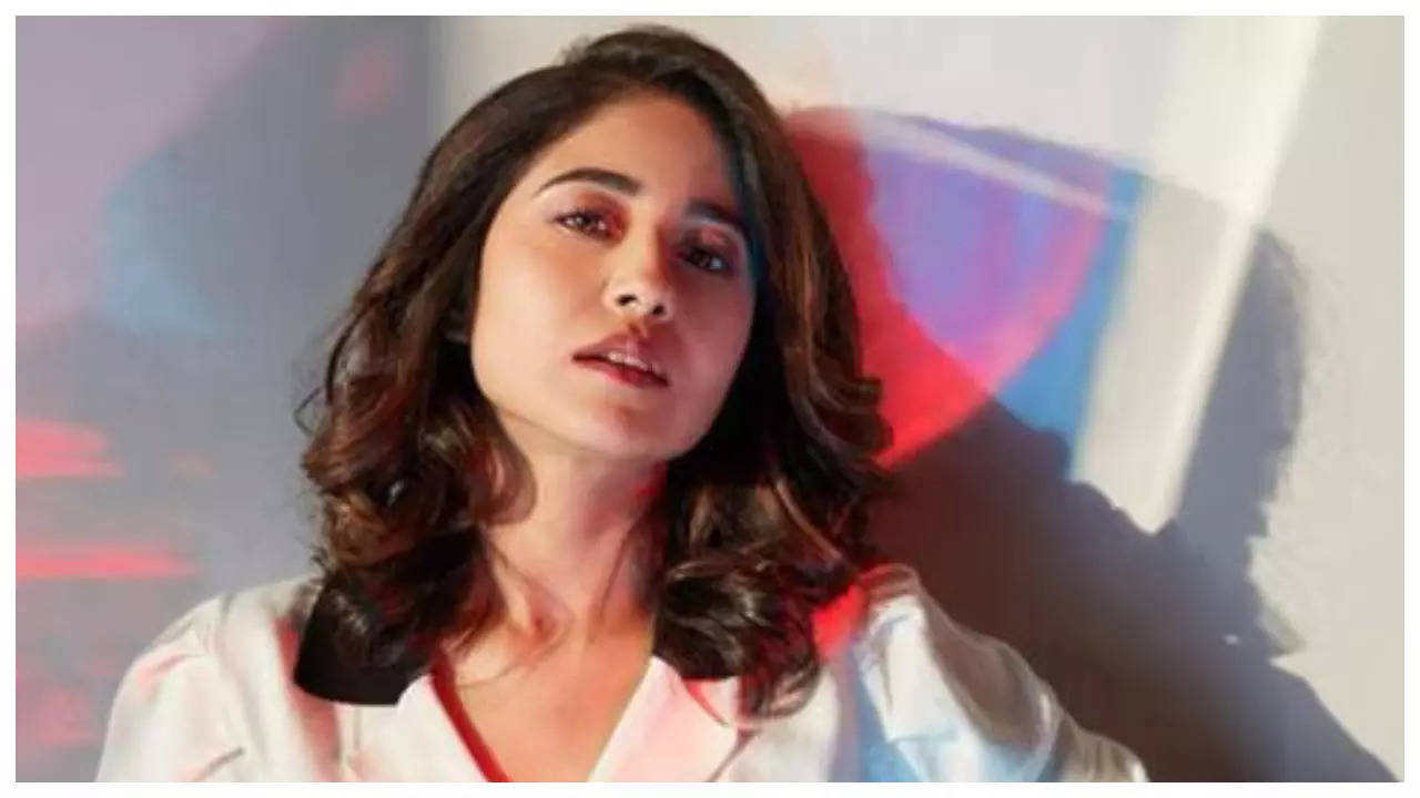 Shweta Tripathi recalls people commenting on her masturbation scene in 'Mirzapur': 'A lot of people were giggling and asking me...' | Filmymeet