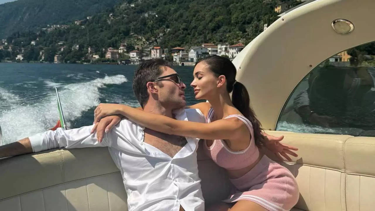 Amy Jackson and Ed Westwick to tie the knot on Italy’s Amalfi Coast after two years of dating, share a passionate mid-air kiss | Hindi Movie News