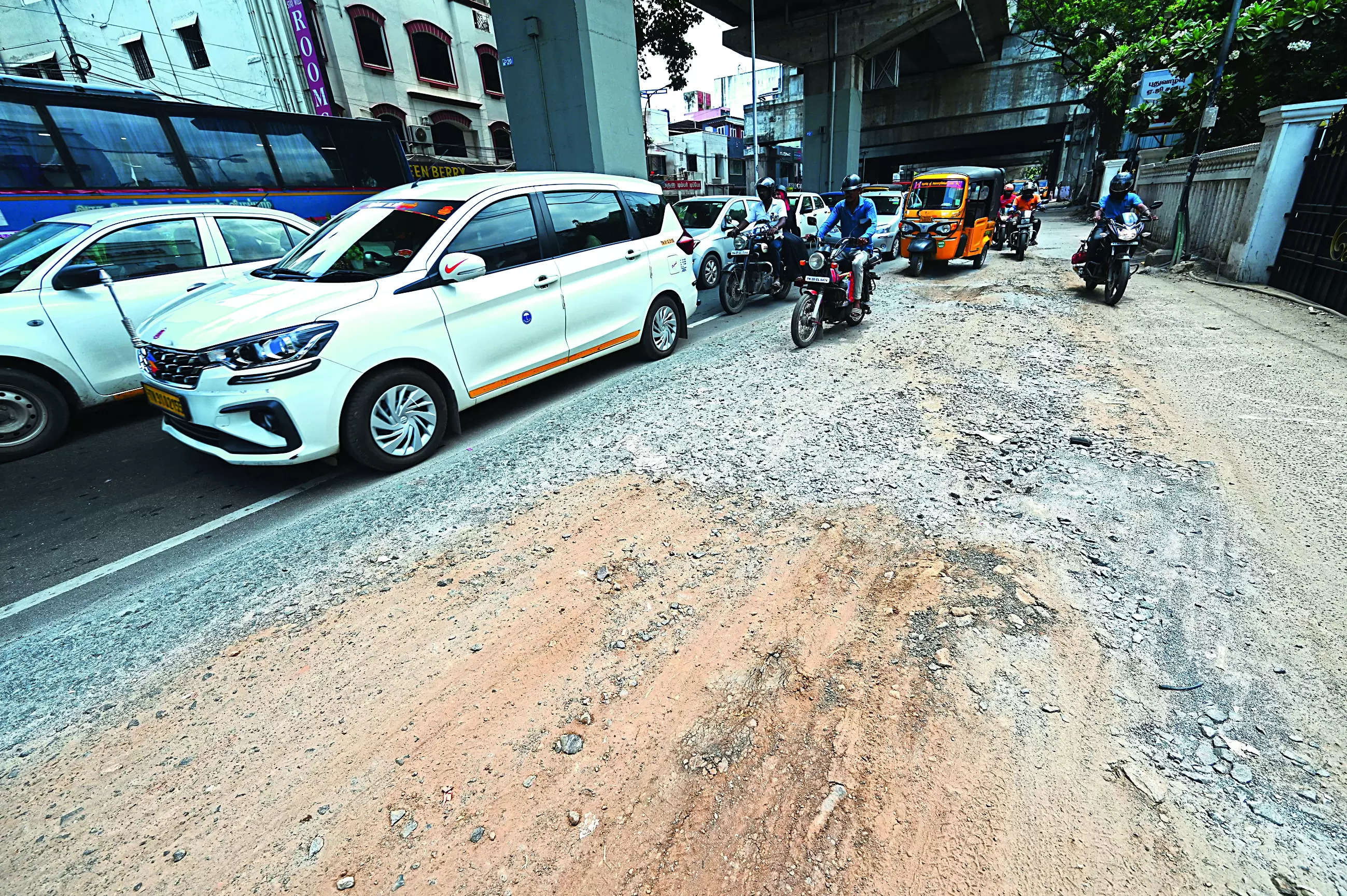 Poor patchwork causes traffic to pile up on Anna Salai stretch