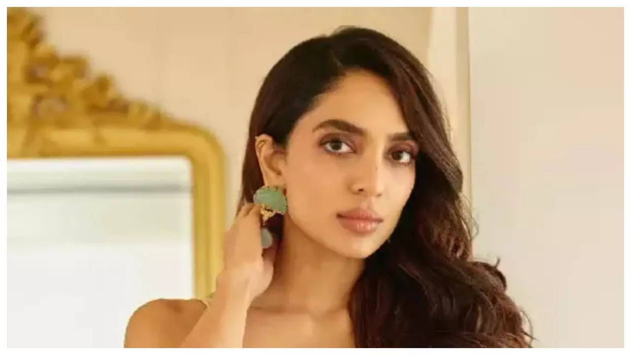 Sobhita Dhulipala opens up about 'Disappearing' and 'Fake Labels' in her latest post; Says, 'Society will tell...' | Hindi Movie News Filmymeet