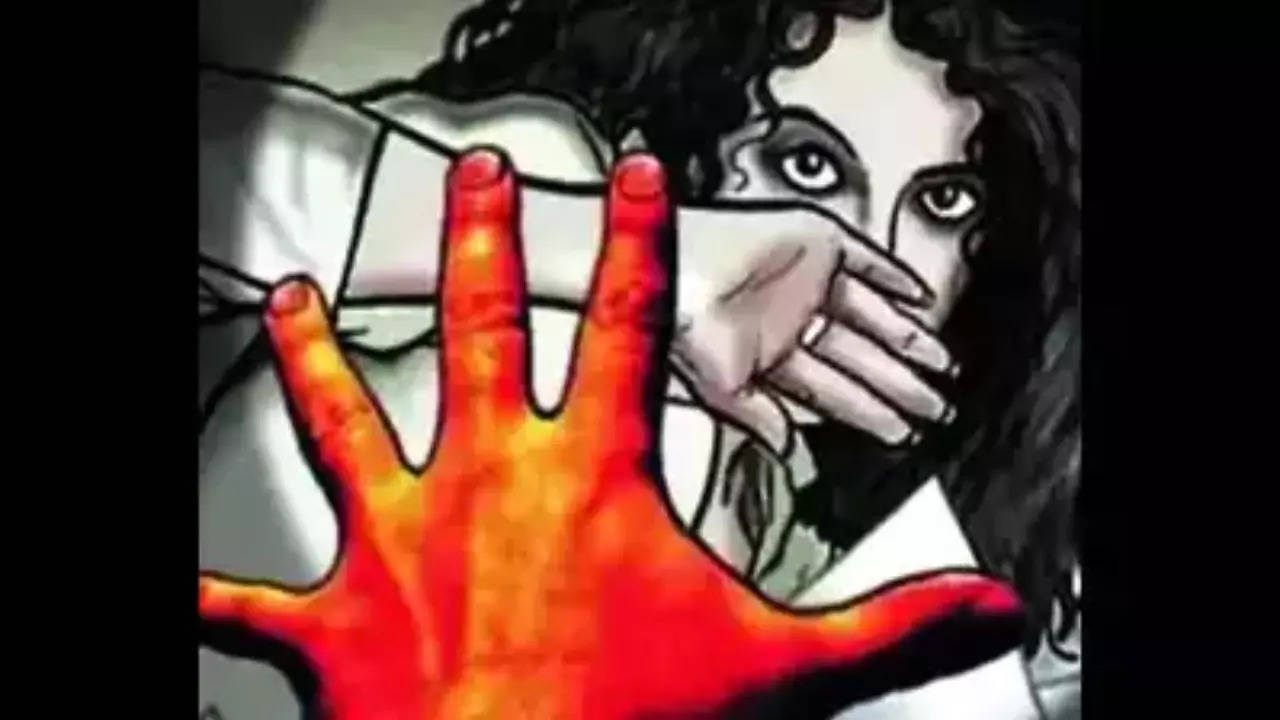 Two youths take 17-year-old in auto to Vasai, rape her