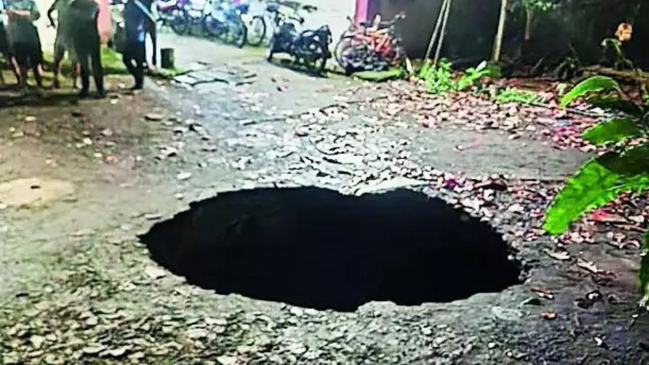 Mumbai: Cave-in near Metro work site at Sahar Road in Andheri, 9 families shifted