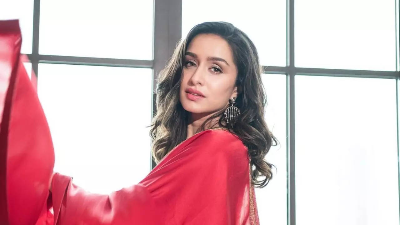 Video of Shraddha Kapoor interacting with a baby in Marathi goes viral; fans can't decide who is 'cuter' | Hindi Movie News Filmymeet