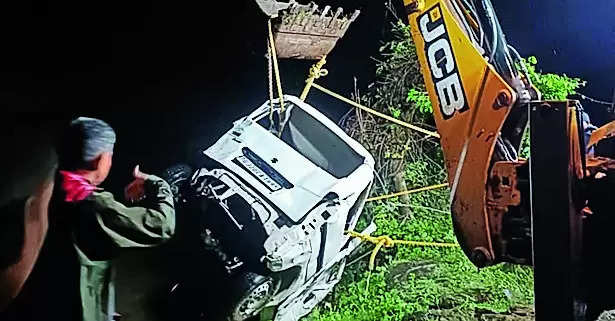 4 rescued from van stuck in flood waters