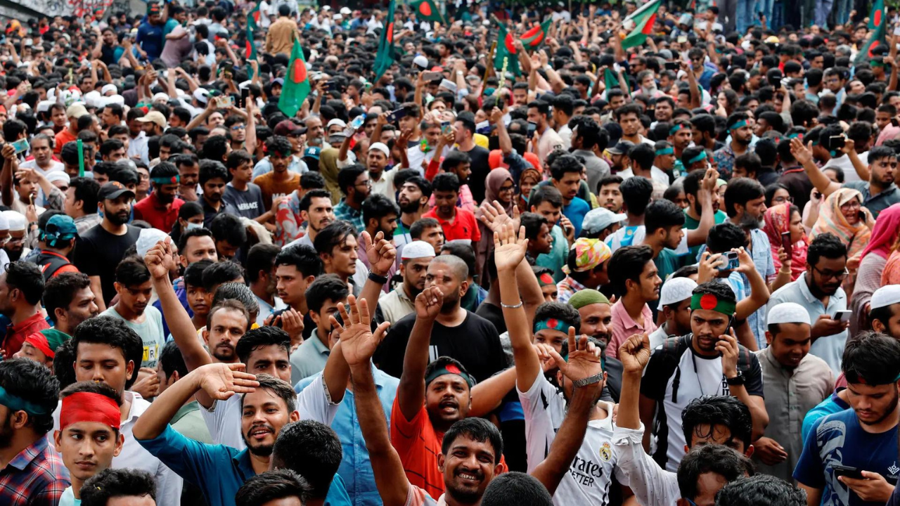 Protests erupt inside Indian visa centre in Dhaka, mission staff forced to dial MEA