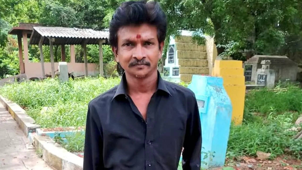 Bijili Ramesh Death News: Tamil actor Bijili Ramesh passes away after a long battle with chronic illness | Filmymeet