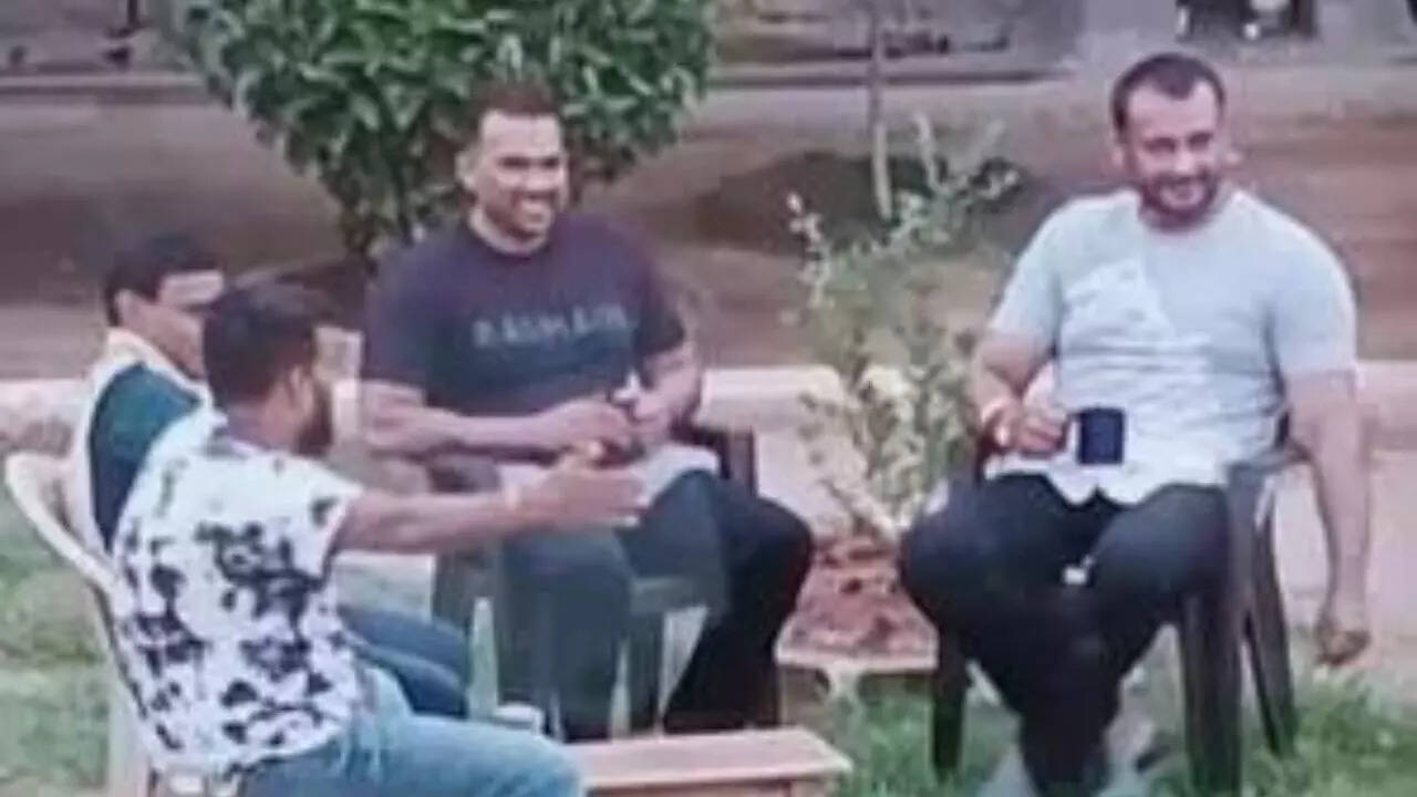 Actor Darshan VIP treatment: How phones are smuggled in prisons by stealth & help from staff