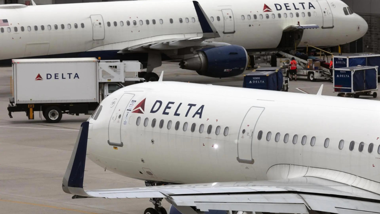 Delta plane tyre explodes at Atlanta airport, 2 killed