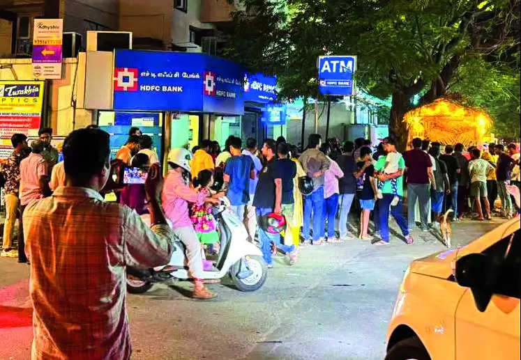 Eateries leave no room for pedestrians at Shanthi Colony