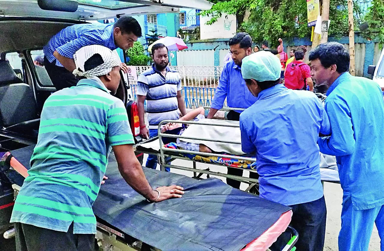 Pvt hosps get ambulances to pick up, drop off patients