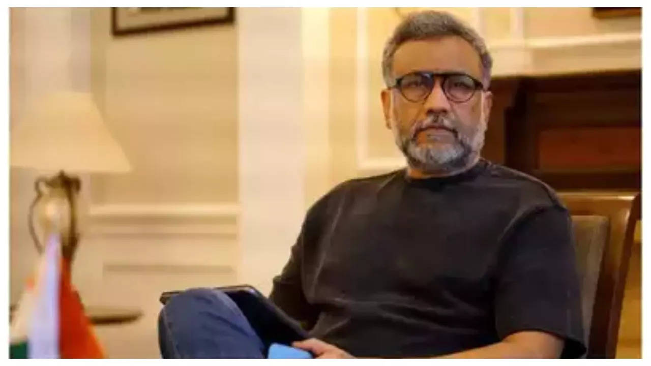 ‘IC 814 The Kandahar Hijack’: Anubhav Sinha REVEALS how hijackers held the pilot at gunpoint for so long, it left a permanent mark on his neck | Hindi Movie News