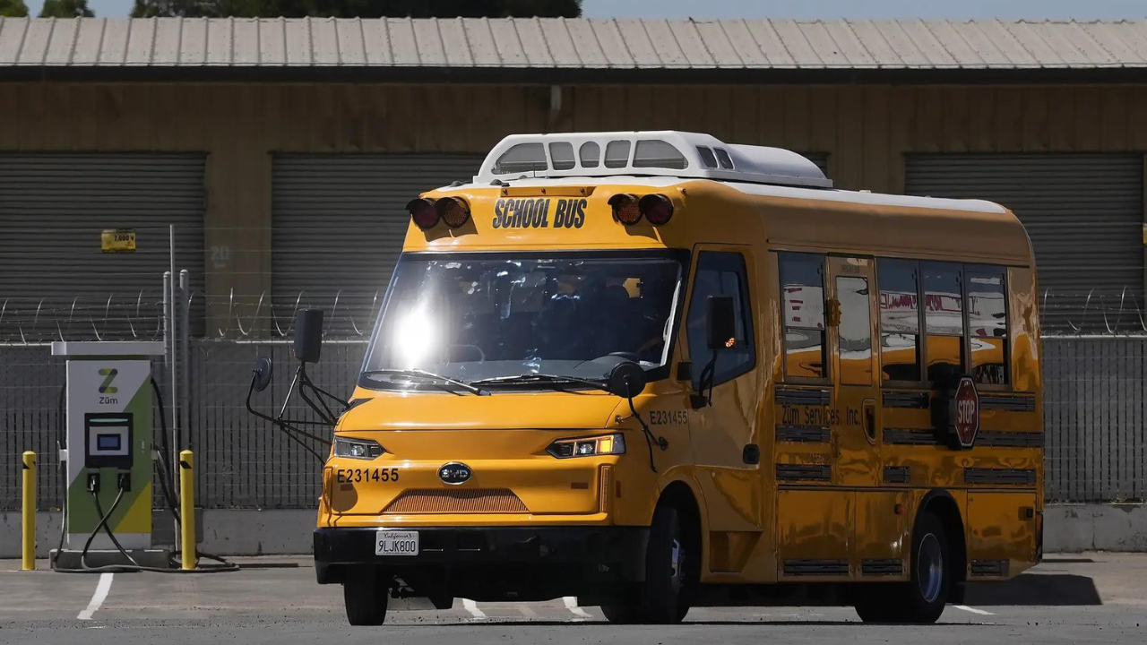 20 migrants try to break in California school bus picking up students