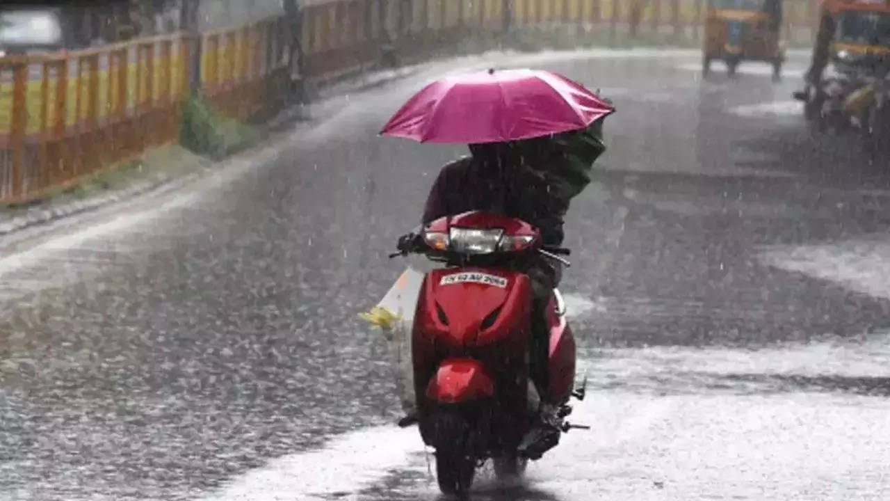 Brief spells of rain hit city