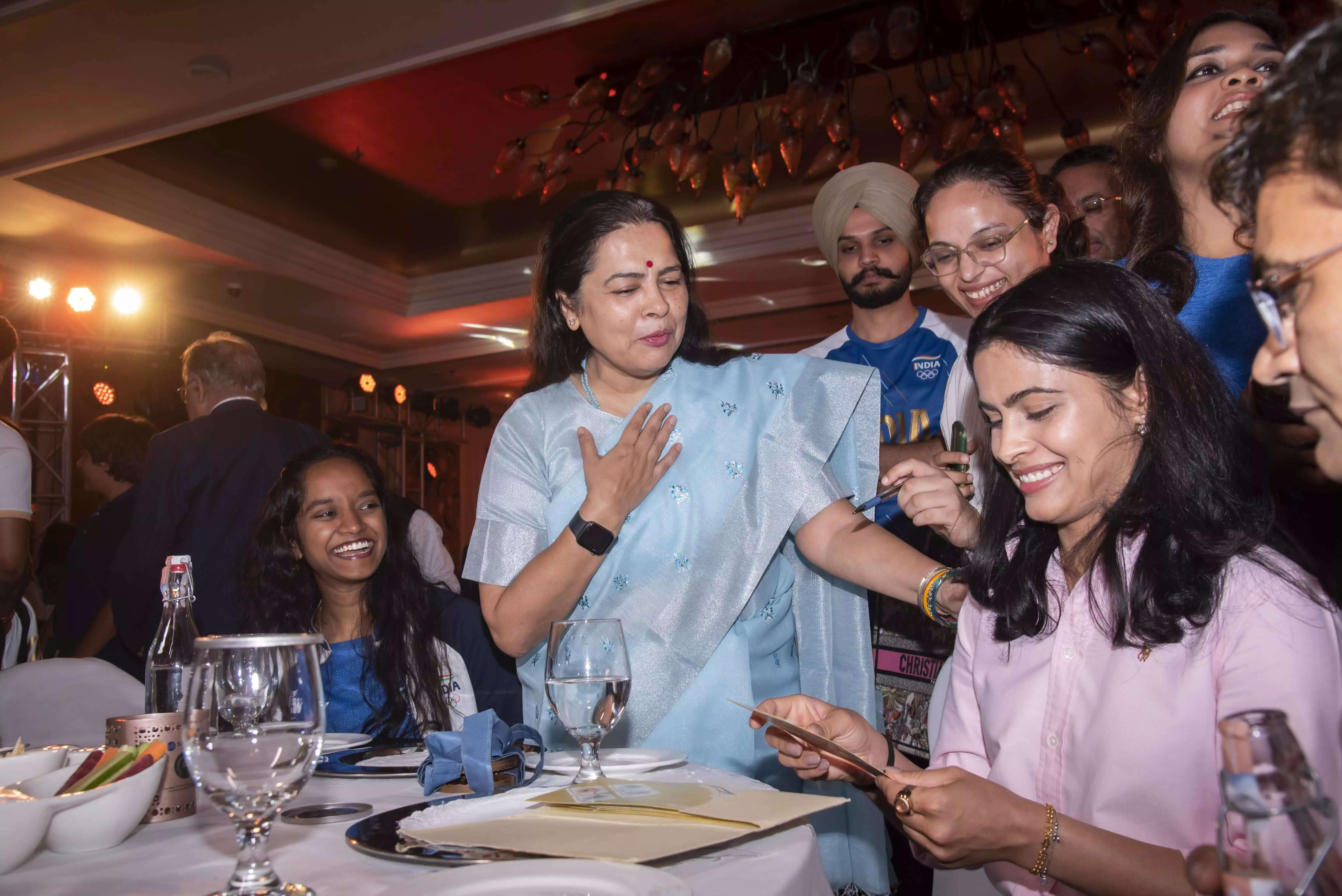 Meenakshi Lekhi meets Manu Bhaker