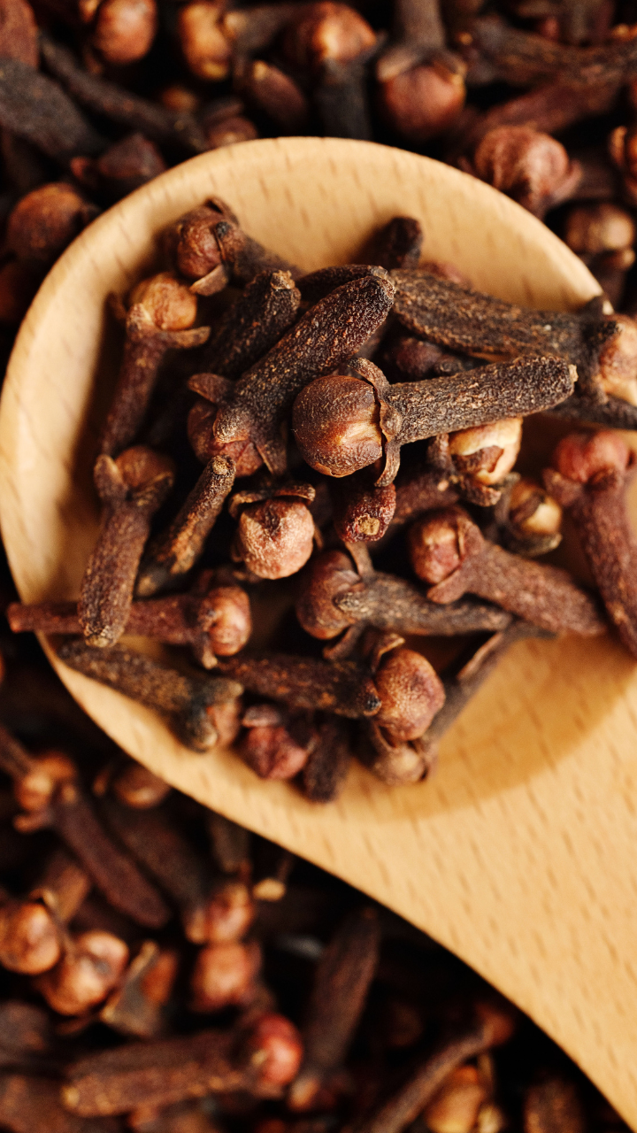 Laung benefits: Healthy reasons to eat 1 clove everyday