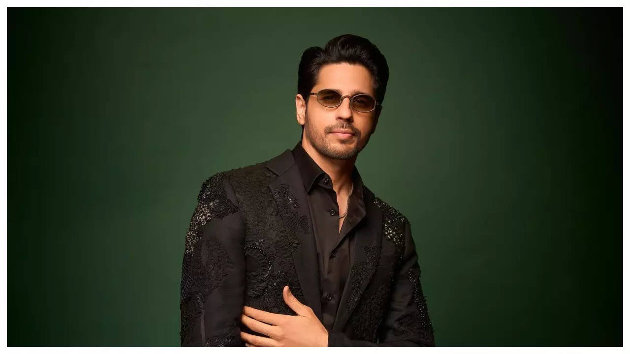 Sidharth Malhotra supports men wearing makeup as a form of self-expression | Filmymeet