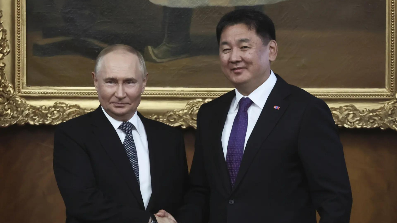 Mongolia ignores an international warrant for Putin's arrest, giving him a red-carpet welcome