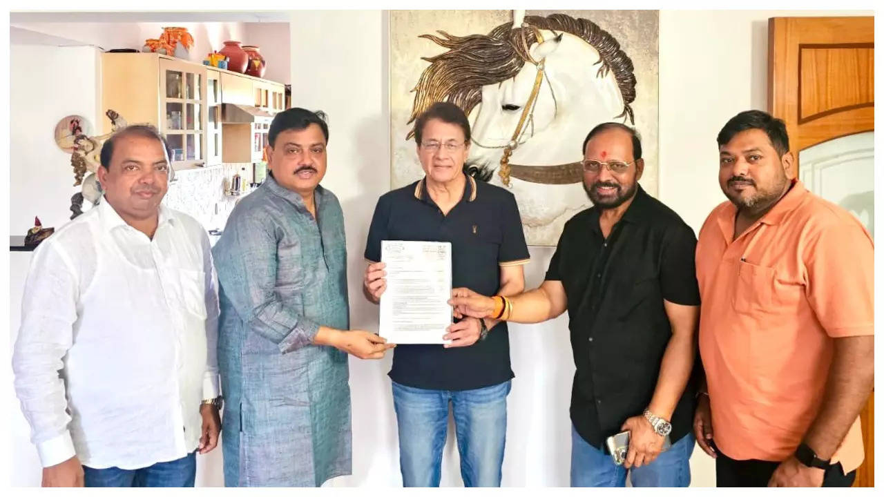 Arun Govil pledges support for film industry workers; BN Tiwari says the actor 'wants to do good work for the benefit of the industry' - Exclusive | Filmymeet