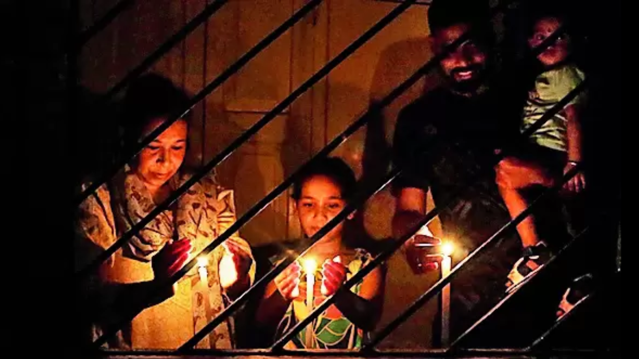 Evening darkness, night marches and human chains reflect state of Kolkata’s soul