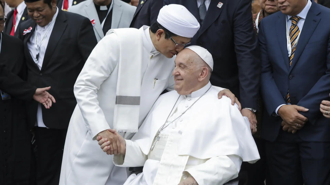 Pope heads to Papua New Guinea after final Mass in Indonesia before an overflow crowd of 100,000