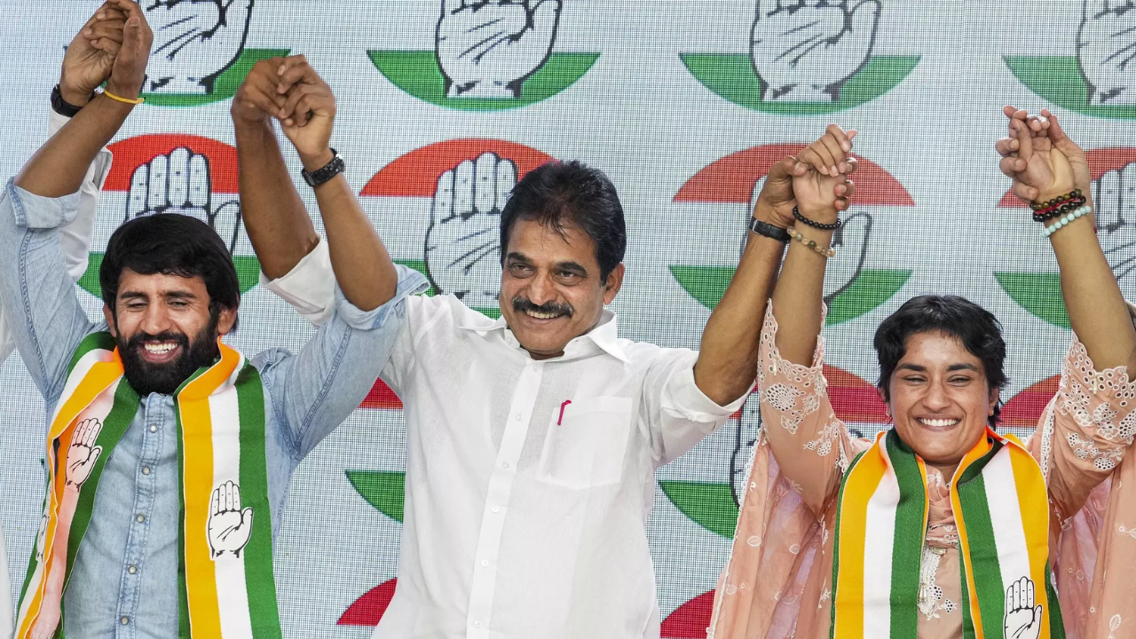 BJP downplays wrestlers joining Cong, says &lsquo;don&rsquo;t mix politics and sports&rsquo;