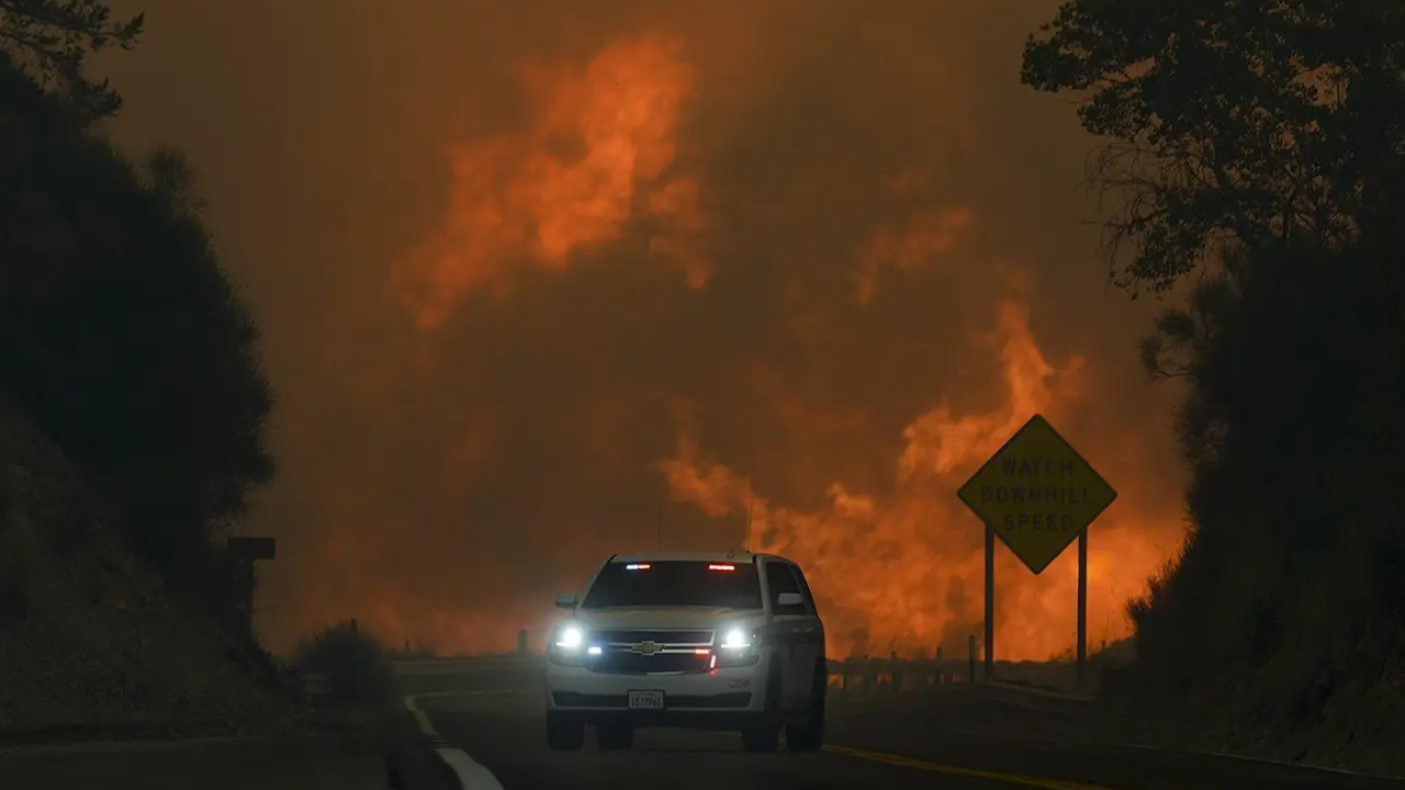 Raging wildfire forces evacuations in US' San Bernardino as temperatures cross triple digits