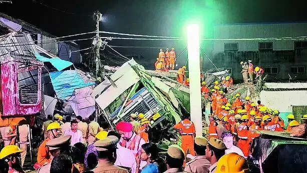 Lucknow building collapse: &lsquo;It crashed like a mound of dust,&rsquo; says witness