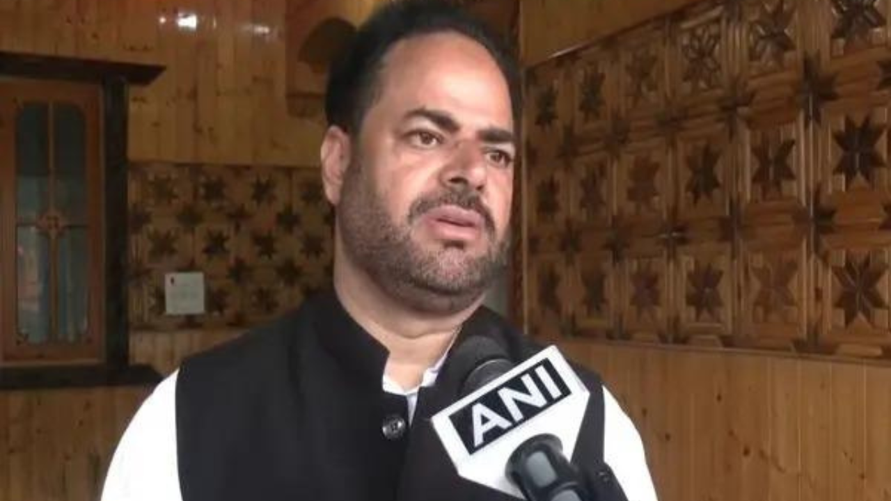 J&K Congress disassociates itself from 'derogatory remarks' made by Wani against NC