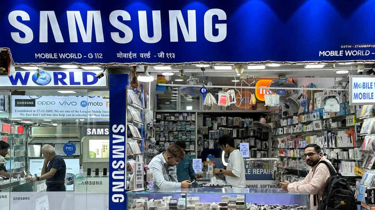 The Headlines – Workers at Samsung’s India unit go on indefinite strike