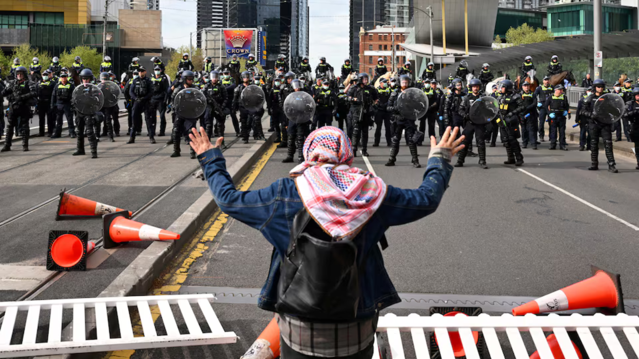 Anti-war protests turn violent at Australia's largest defence industry event