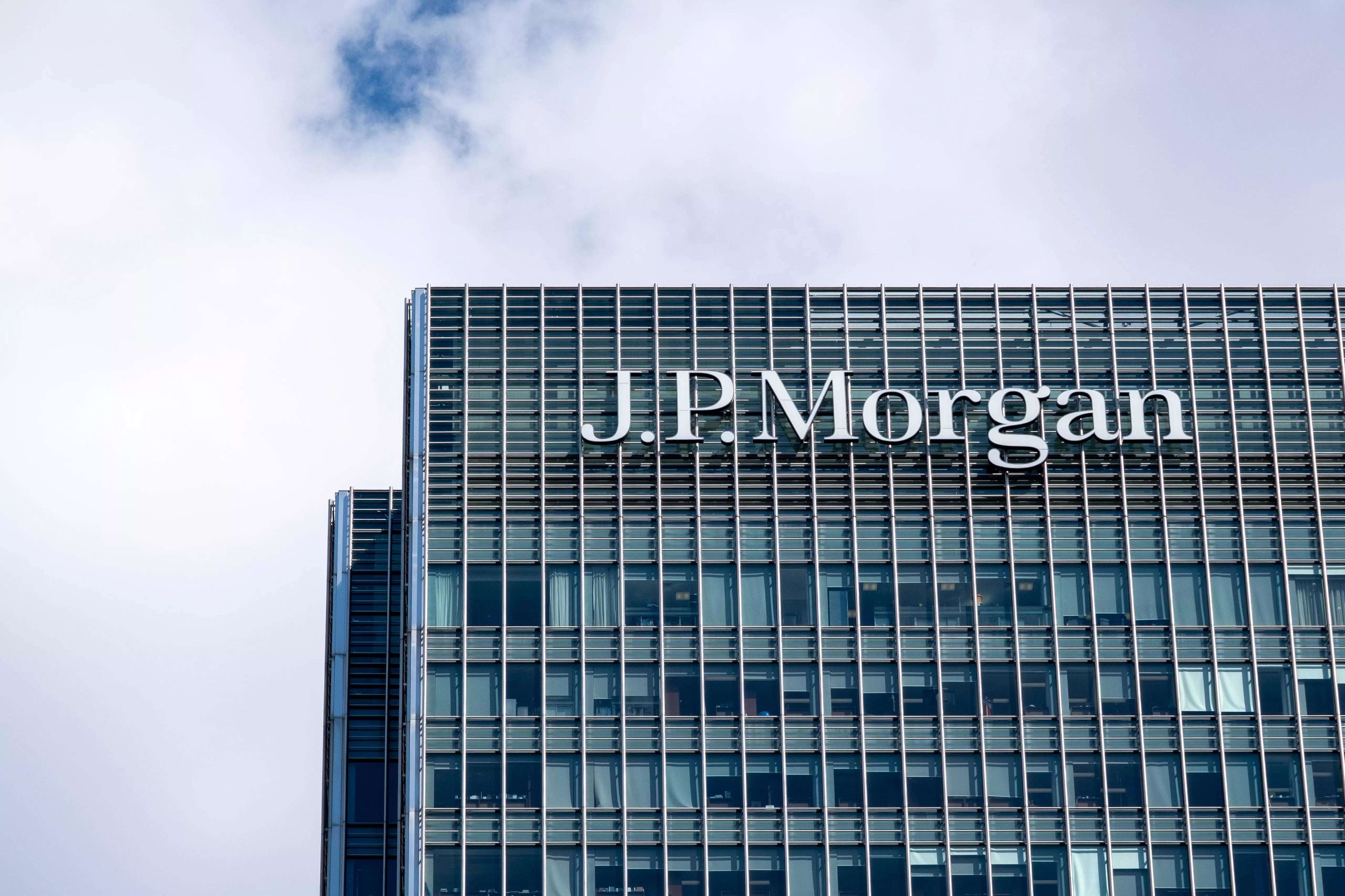 The Headlines – ‘JPMorgan and Bank of America to curb young banker work hours’