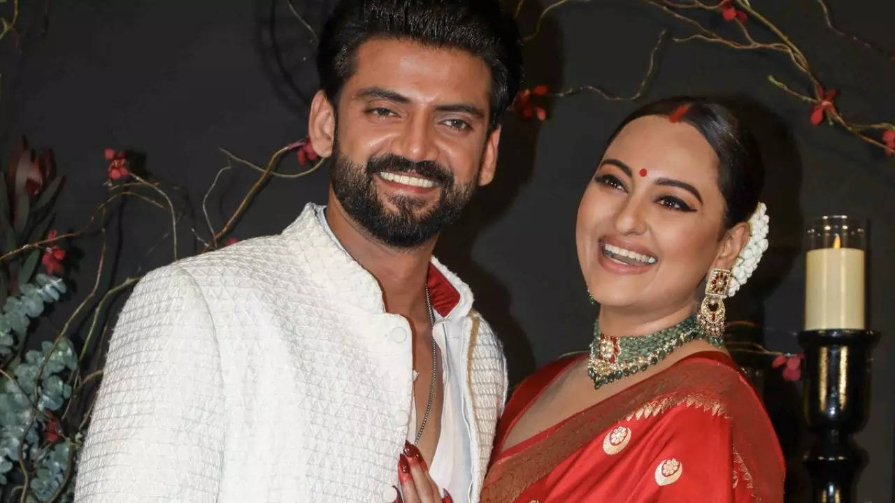 Sonakshi Sinha: Zaheer Iqbal reveals Sonakshi Sinha's only worry during a trip is 'hum kya khana khayenge' - WATCH Filmymeet