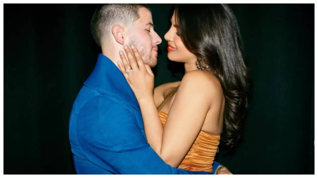 Priyanka Chopra and Nick Jonas Share Adorable Family Moment as Daughter Malti Marie Shies Away from PDA | Filmymeet