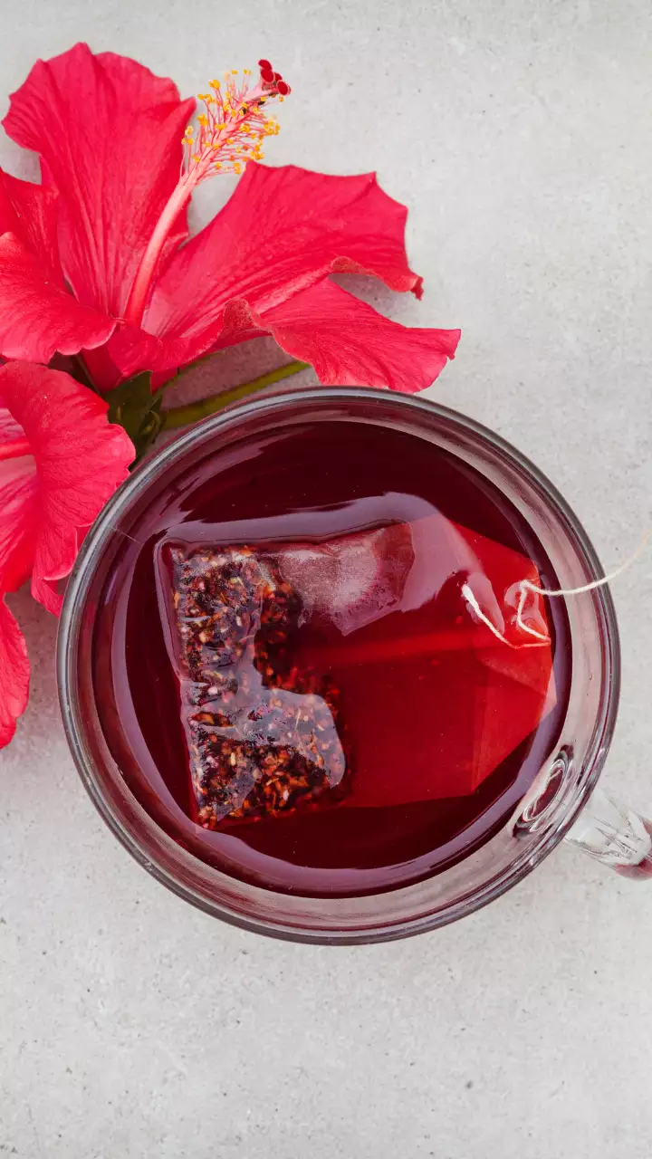 10 health benefits of drinking hibiscus tea daily