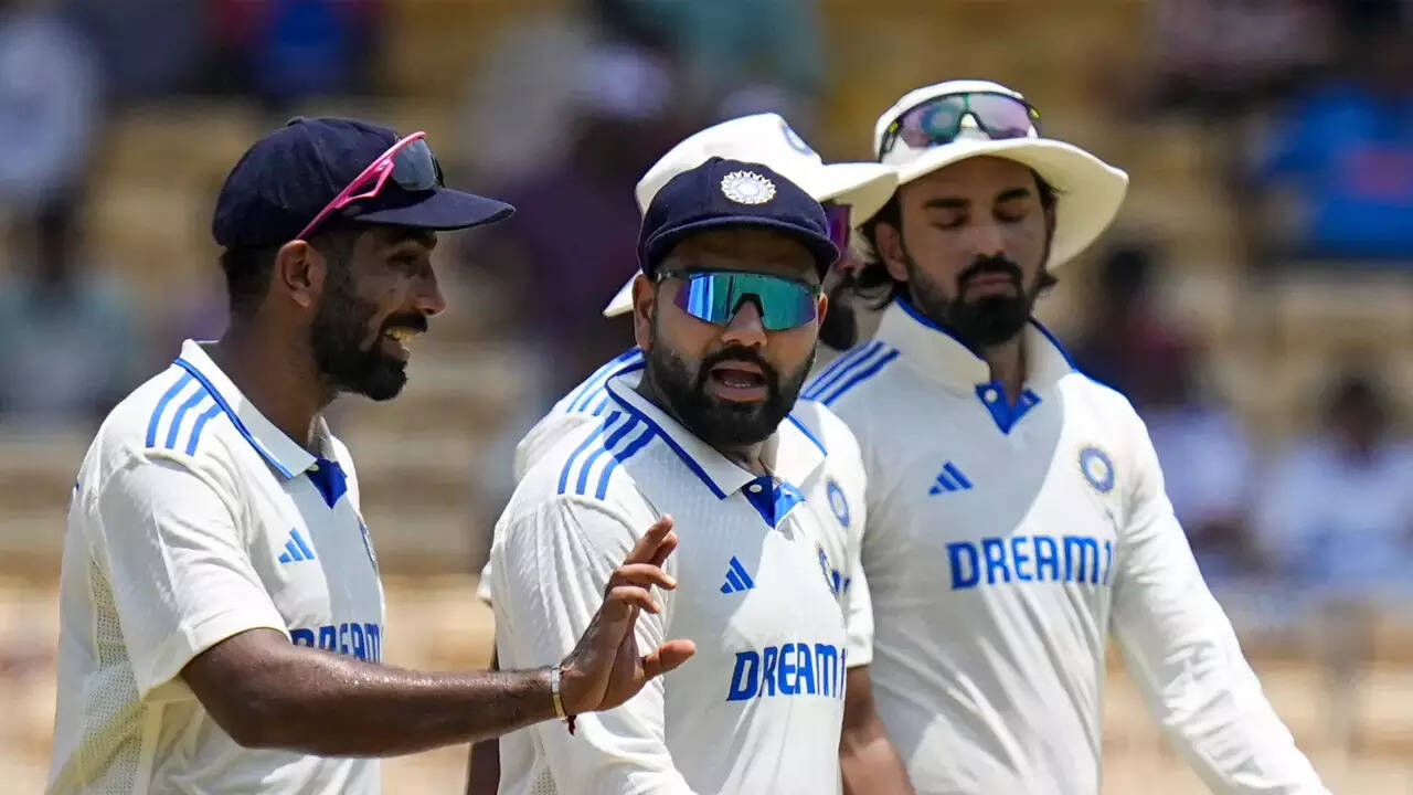 Rohit gets angry at team-mate: 'Soye hue hain sab log'