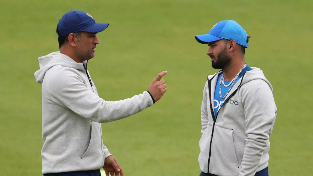 'Unacceptable', says DK on Pant vs Dhoni 'greatest in Test' debate