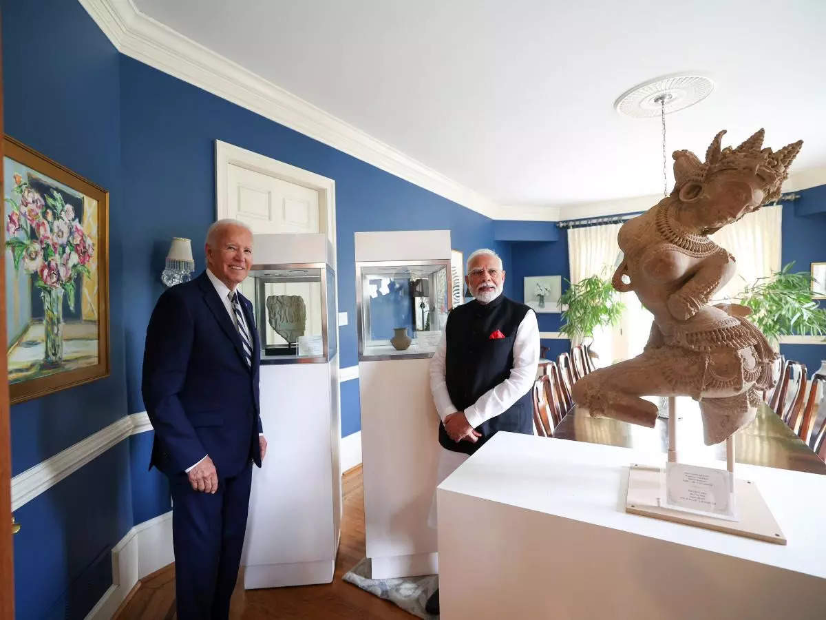 US returns 297 priceless antiquities and artefacts to India