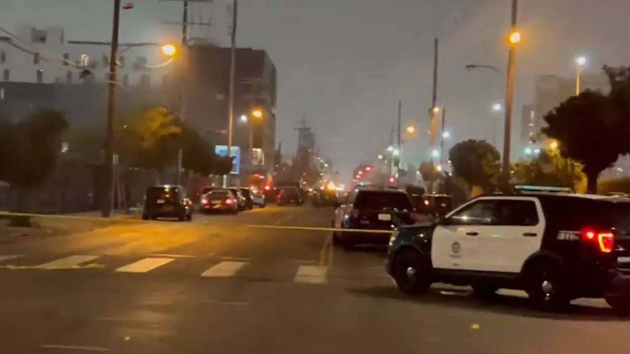 Man hijacks bus in Los Angeles, 1 passenger killed