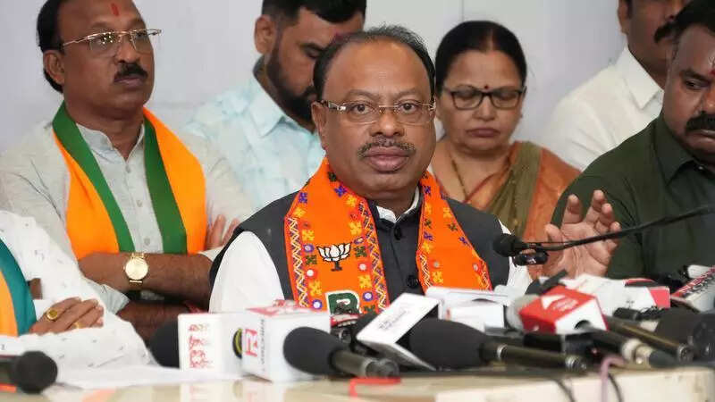 Cabinet hands Rs 5cr plot to Maharashtra BJP chief trust despite finance dept&rsquo;s objections