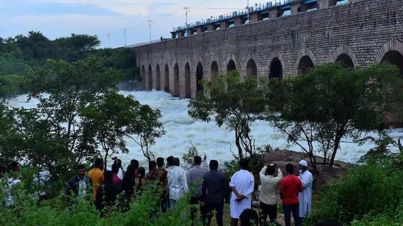 Twin reservoirs full: 2 gates of Osmansgar, 1 gate of Himayatsagar opened