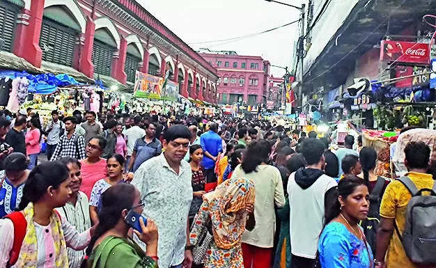 With 2 weeks to go, buyers, hawkers beat rain & rallies for last-min puja shopping